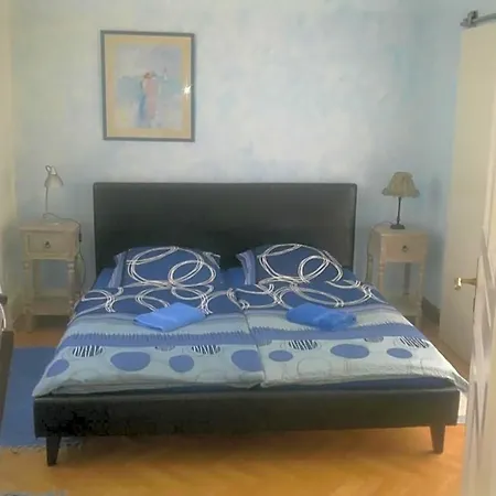 Wohnen Im Burghotel Bed and breakfast Lorch am Rhein