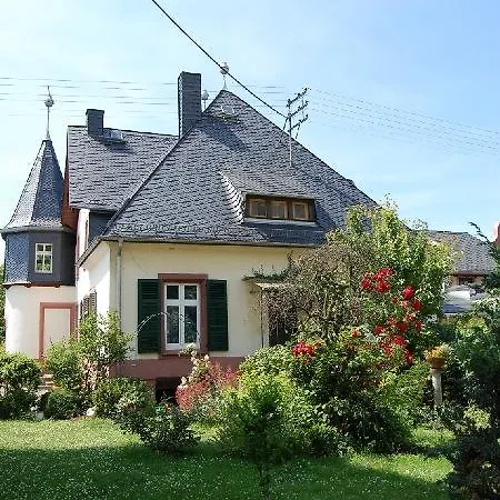 Wohnen Im Burghotel Bed and breakfast Lorch am Rhein