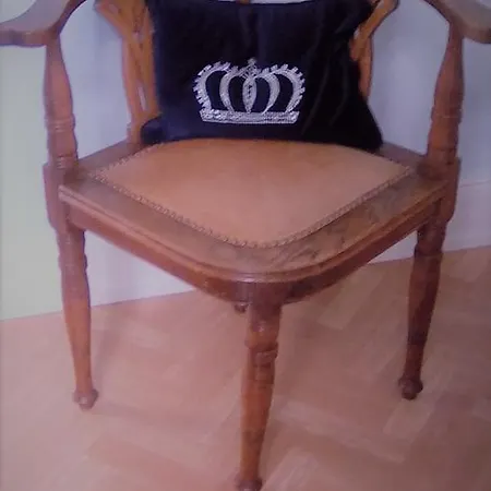 Wohnen Im Burghotel Bed & Breakfast