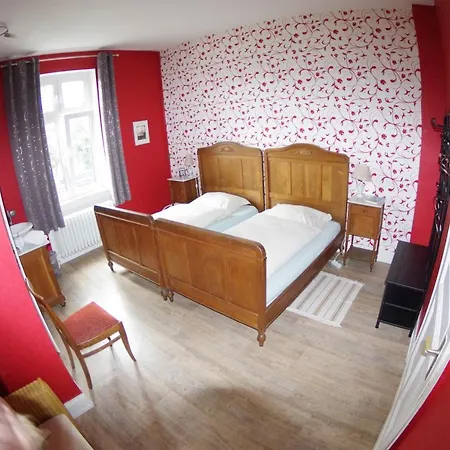 Wohnen Im Burghotel Bed & Breakfast 3*