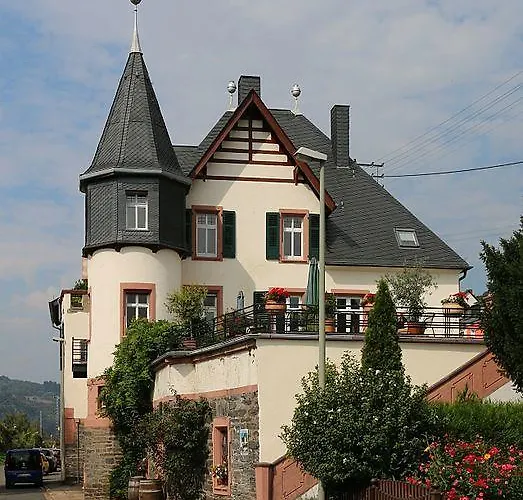 Bed & Breakfast Wohnen Im Burghotel Lorch am Rhein